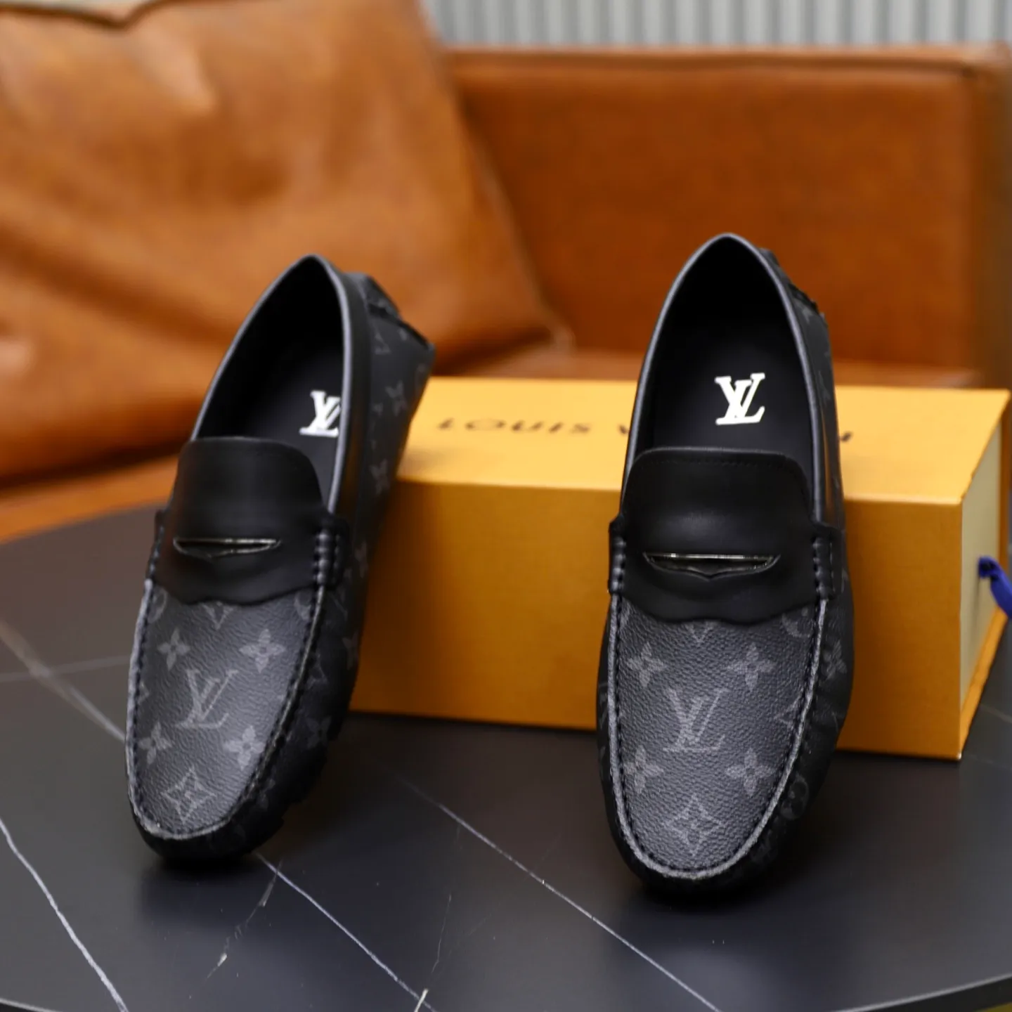 Ex-factory price: 480💰【LV】Louis Vuitton ⚠️High-end men’s driving and pedal series ⚠️38-44 (customized for 45) ⚠️All original cowhide leather! Thick and soft! Made entirely of calfskin lining! Rubber sheet anti-slip beanie sole! Three-dimensional package technology! Fashionable and classic! Handicrafts! Original high quality! Feel free to compare!